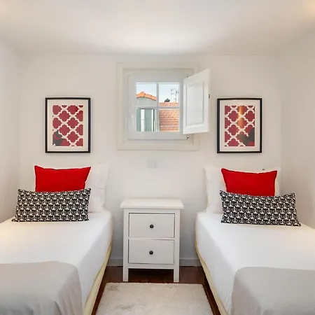 Whome Charming And Historical In Santa Justa * Lizbona