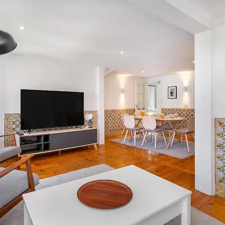 Whome Charming And Historical In Santa Justa Lisbona