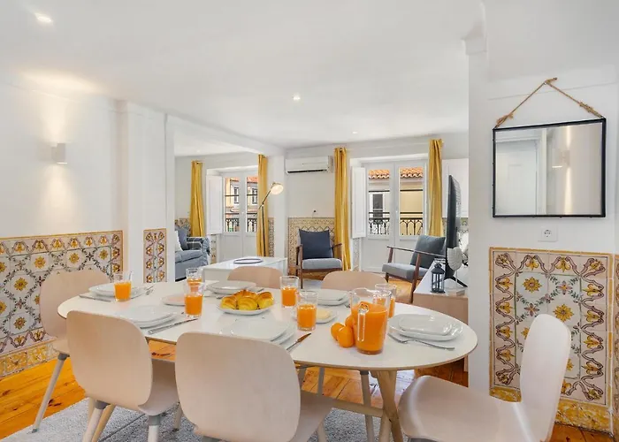 Whome Charming And Historical In Santa Justa * Lisboa