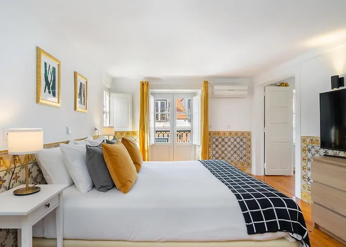 Whome Charming And Historical In Santa Justa * Lisboa