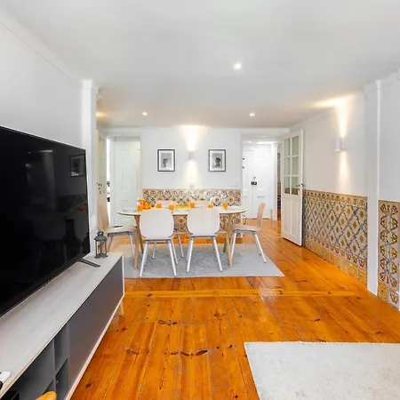 Whome Charming And Historical In Santa Justa Lisbona