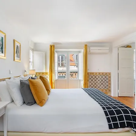 Whome Charming And Historical In Santa Justa * Lisboa